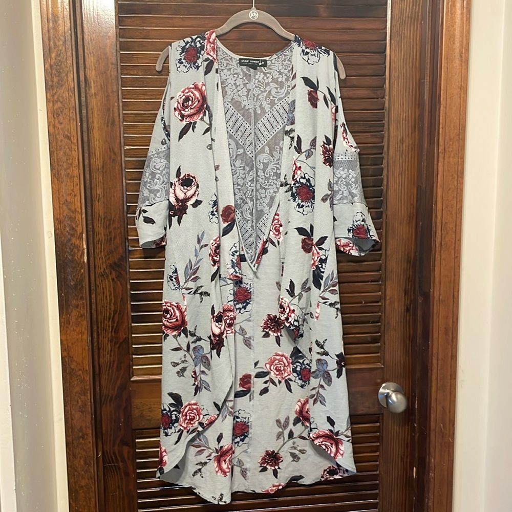 Star Scene Floral Blue Lace Cold Shoulder Kimono